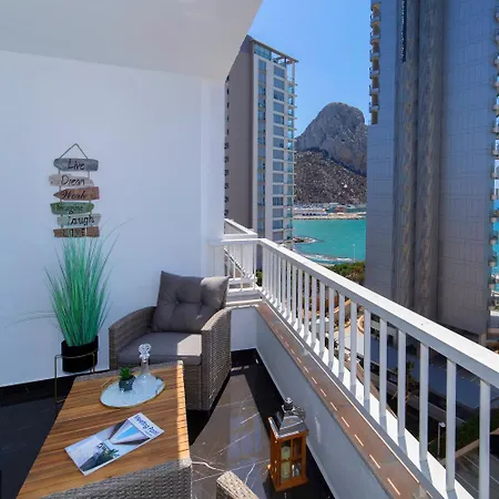 アパート La Reina カルプ